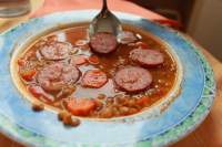   Lentejas con chorizo de Vully (saucisson du Vully)