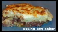   Pastel de patata con butifarra negra y setas
