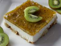   Tarta de queso y lima con coulis de kiwi