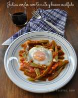   Judías verdes con tomate y huevo escalfado