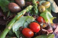   Ensalada de brotes con tomates cherry al horno