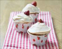   Cupcakes de canela y fresas con frosting de vainilla