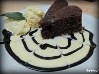   Brownie con Nueces al microonas Con Helado de Vainilla