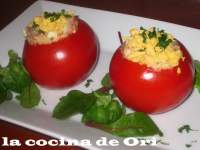   TOMATES RELLENOS DE ATUN