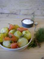   Ensalada de patatas y salmón marinado