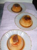   Flan de melocotón, galleta y dulce de leche con jarabe de arce