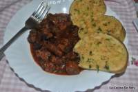   GOULASH CON SERVIETTENKNÃ–DEL