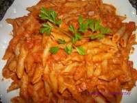   PENNE RIGATE CON SALSA DE JAMÒN, TOMATE Y GUINDILLA