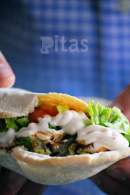   Pitas rellenas de cabecera de cerdo con ensalada