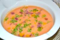   Sopa fría de tomate y pepino con queso mascarpone 