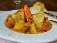   Bacalao con langostinos y costrones 