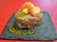   Tartar de atún y langostinos  con vinagreta de mostaza y miel