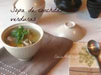   Sopa de conchitas con verduras y albahaca 