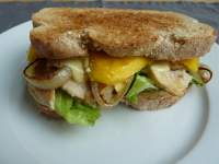   SANDWICH DE POLLO Y MANGO AL CURRY (TRADICIONAL)