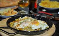   PATATAS CON GULAS Y HUEVOS