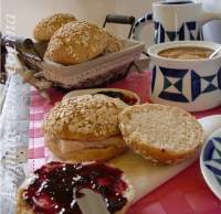   Panecillos con copos de avena y sirope de agave