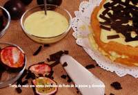   Torta de maíz  de crema pastelera de fruta de la pasión y chocolate
