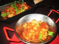   Bacalao, gambas y almejas con tomate 