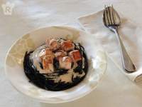  Espaguetis negros con salmón
