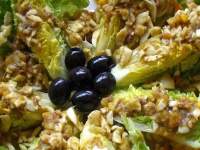   COGOLLOS DE LECHUGA CON ANCHOAS Y HUEVO.