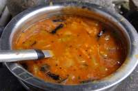   SAMBAR (Guiso Kerali de vegetales, especias y tamarindo)
