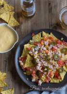 
Nachos con salsa cheddar
         