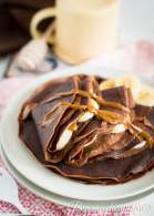 
Crepes de chocolate rellenos de plátano y dulce de leche
         