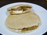   BOCATA DE PAN DE PITA CON POLLO MARINADO 