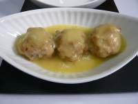   ALBONDIGAS AL HORNO CON SALSA DE MANZANA, CURRY Y COCO RALLADO