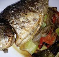 Dorada al horno con verduras a la plancha