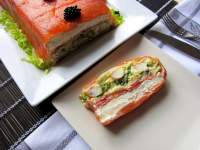   Pastel de salmón ahumado, langostinos y pan de molde, facilito!