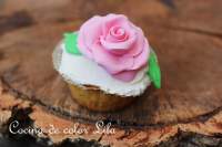   Cupcake y frosting de vainilla