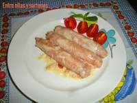   Salchichas con salsa de nata y bacon