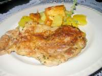   Chuletas con patatas al tomillo y tortilla con las sobras