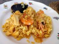 Arroz seco de galeras y langostinos en cazuela   