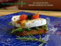   TOSTA O PINCHO DE MOZZARELLA CON ENSALADA DE RÙCULA Y MOSTAZA ANTIGUA