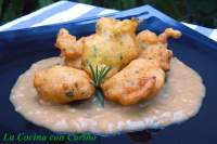   BUÑUELOS DE GAMBAS CON SALSA DE MARISCO