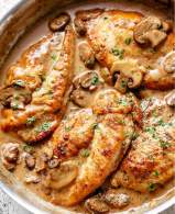 Pollo marsala sobre arroz blanco | Descubre este exquisito plato en una inigualable preparación