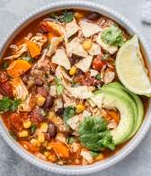 Sopa de pollo mexicana en olla de cocción lenta | combina y resalta mucho mejor los sabores 
