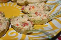   CUCHARILLAS DE ENSALADILLA DE HUEVAS CON VINAGRETA DE PIMIENTOS