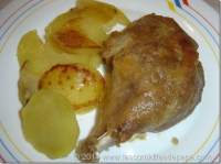 Pato confitado con patatas  
