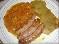 Salchichas con tomate y cebolla  