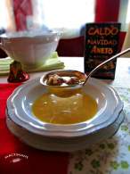 ALBÒNDIGAS CASERAS CON CALDO DE NAVIDAD