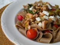   papardelle con salmon ahumado y boletus