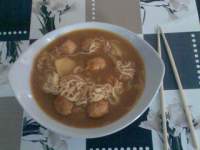   CALDO CON FIDEOS CHINOS Y ALBONDIGUILLAS