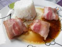   Paquetitos de rape y bacon con montoncitos de arroz