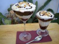   Parfait de pan de chocolate y crema chantilly