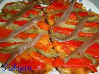   TOSTADAS CON ESCALIVADA Y ANCHOAS