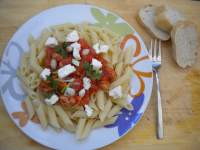   Macarrones con salsa de tomate al garam masala y queso feta (4 en 1)