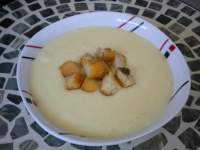   Crema blanca de verduras con croutons al tomillo